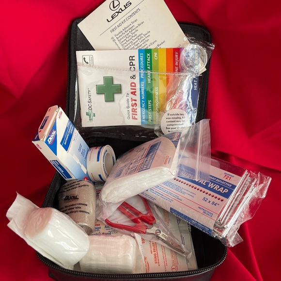 Lexus First Aid Kit - new - Picture 2 of 3